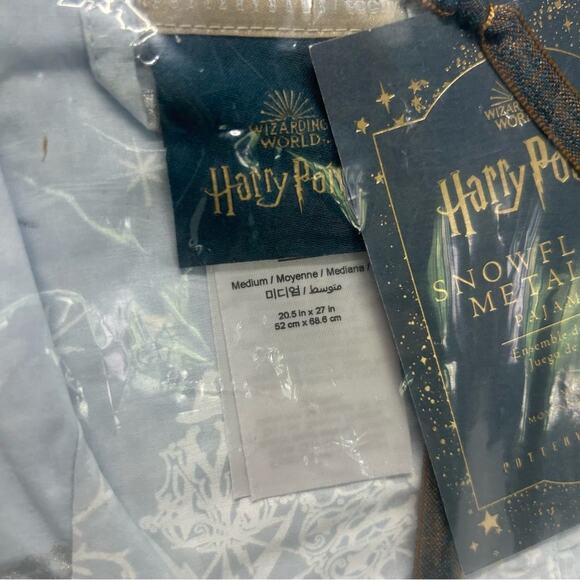 Pottery Barn Harry Potter Snowflakes Metallic Pajama Set Button Shirt NWT Small - Picture 5 of 6